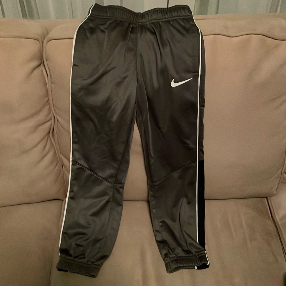 Boy Nike drawstring pants , gray size 6M
